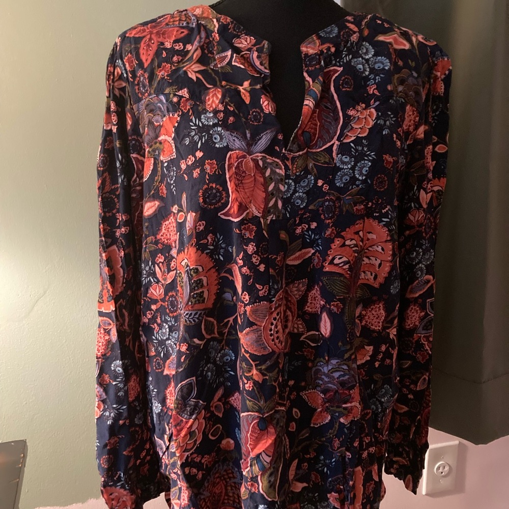 Long sleeve blouse. Slits on both sides.  Blouse falls longer in the back.